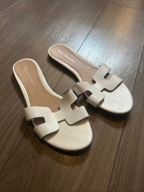 CL by Laundry Artist Leather slip on sandal Sz 8 | 39